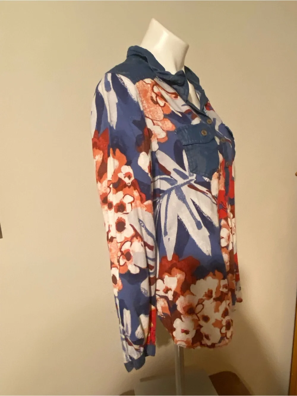 John Mark Blue Floral V-Neck Pullover with Red Accents